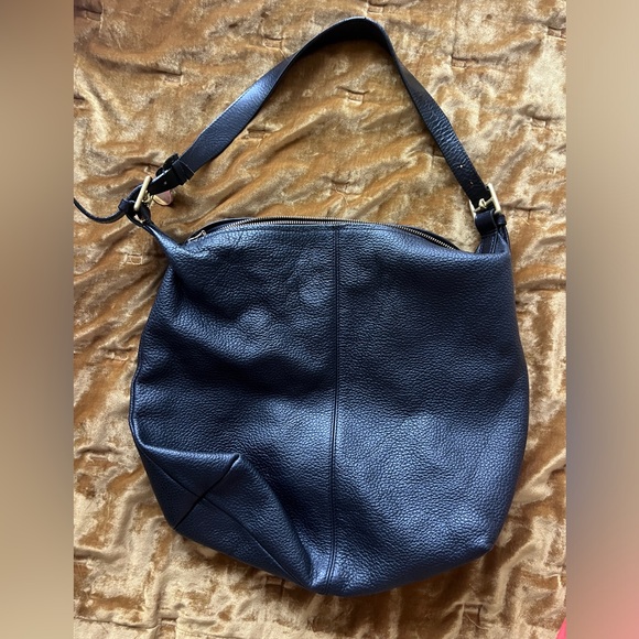 Dooney and Bourke leather hobo bag - Picture 2 of 3